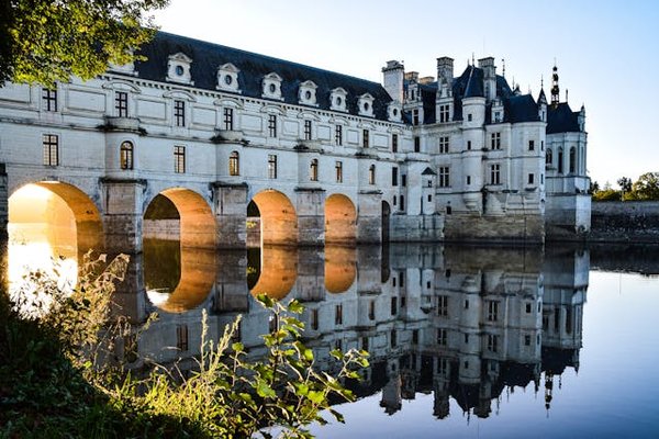Comment organiser une visite des châteaux de la Loire à vélo : itinéraires et conseils ?